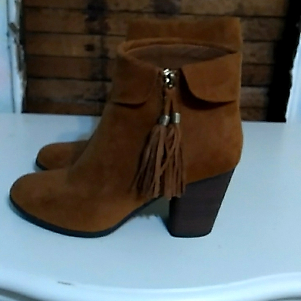 Mid ankle sweade boots